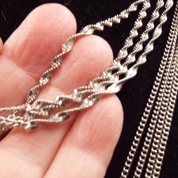 CHARMING CHARLIE SILVERY MULTI-CHAIN W/ TWIST SECTION FEATURE 34" L. NECKLACE 18 - Picture 3 of 4